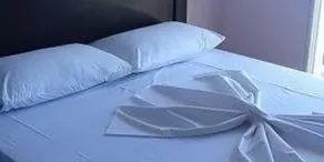 Kalemi's Beachside Hotel - Chambre