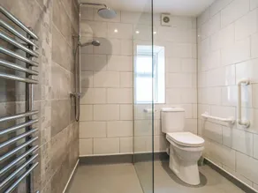 38 The Parade - Bagno