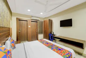FabHotel Srujana Stay Inn - Nampally Railway Station, Nampally - Værelse