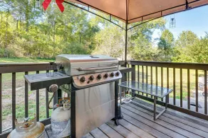 Easy I-20 Access to Atl: Suburban Retreat w/ Yard - Innvendig