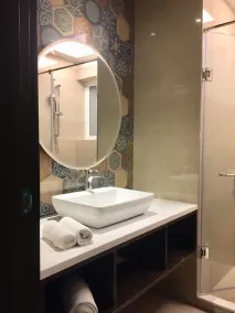 Hotel Le ROI Lake View Koti - Bathroom