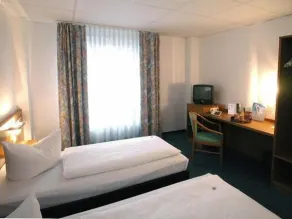 Center Hotel Drive Inn - Room
