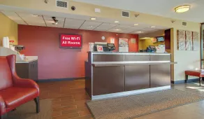 Red Roof Inn Akron - Lobby