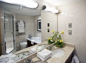 Apollo Hotel - Baño
