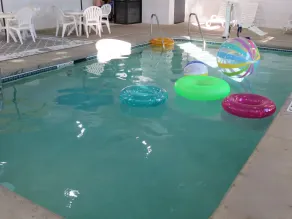 Country Inn & Suites by Radisson, Cedar Rapids Airport, IA - Piscine