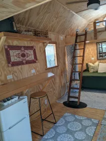 Tiny House Boho Cabin - North Florida Lake Retreat - Living area