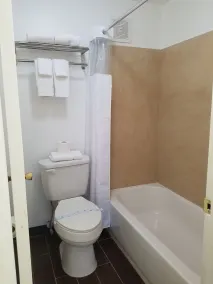 Budget Inn - Keokuk - Badeværelse