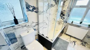 GreatWest House London Zone 4 - 6 Bed Large house with Parking & WorkSpace - Salle de bain