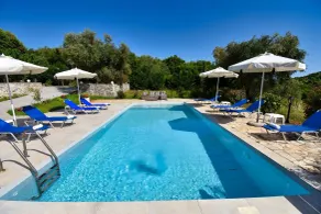 villa con piscina privada - Piscina