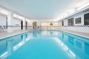Baymont by Wyndham Thornton - Piscine