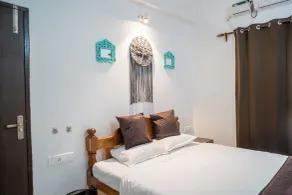 GoanHideaway Uno - Cozy 1BHK with Pool and Wifi - 10 Mins to Vagator - Rom