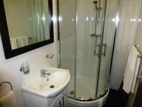 Esplanade Hotel - Clacton On Sea, Beachfront Hotel by OYO - Bathroom