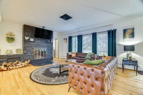 Game Room & Hot Tub! Cresco Family Home - Innvendig