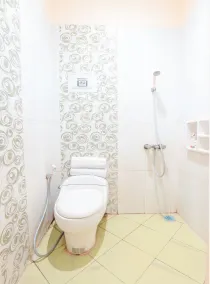 OYO 122 Oekude Kost - Bathroom