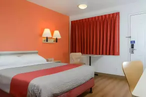 Super 8 by Wyndham Turlock - Chambre