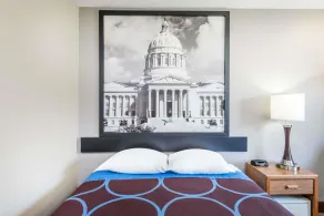 Super 8 by Wyndham West Plains - Chambre
