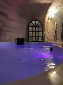 DEEP CAVE House - Room