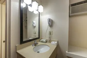 Red Roof Inn Neptune - Jersey Shore - Salle de bain