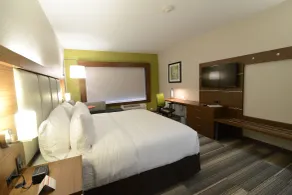 Holiday Inn Express & Suites Chicago North Shore - Niles by IHG - Zimmer