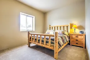 Rustic Bryce Canyon Home w/ Deck on Sevier River! - Intérieur