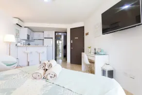 Appartement avec piscine, jardin et terrasse | Vue piscine - Chambre