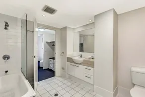 Ramada Encore by Wyndham Whale Cove - Bathroom
