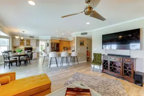 Lakefront Living! Huge Phoenix Home w/ Dock, Pool - Interiör