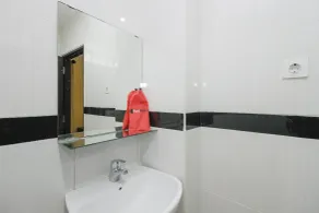 RedDoorz near Taman Samarendah Samarinda - Bathroom