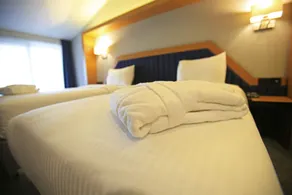 Roof 264 Hotel & Suites - Habitación