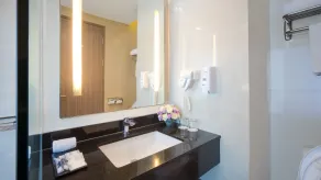 Holiday Inn Express Surabaya CenterPoint by IHG - Bathroom