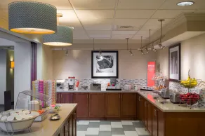 Hampton Inn & Suites State College at Williamsburg Square - Restaurant