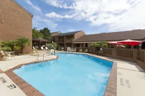Ramada by Wyndham Raleigh - Piscine