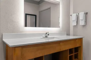 La Quinta Inn & Suites by Wyndham Jackson Airport - Pearl - Badeværelse