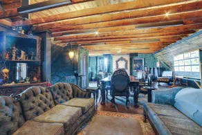 Stunning Historic Home w/ Original Features! - Innvendig