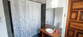 Aji Hostel Providencia - Bathroom