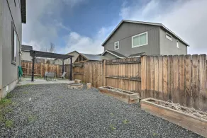 Chic Bend Home w/ Deck < 3 Mi to Downtown! - Interiør