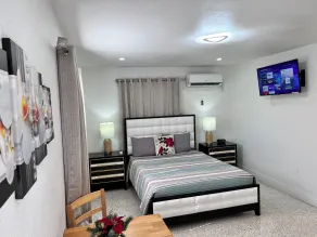 Stylish 2 Bedrooms Apartment by Miami Airport - Værelse