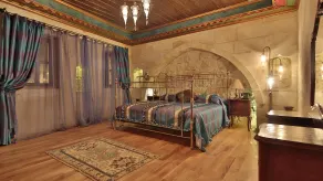 Golden Cave Suites - Room