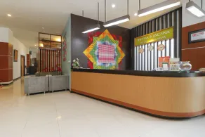RedDoorz Plus near Pantai Losari - Rezeption