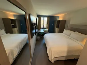 Holiday Inn Express & Suites Bronx - Zoo Area by IHG - Room