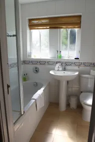 The Salty Monk Bed & Breakfast - Bathroom