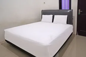 Hotel O Kost Putih Syariah - Room