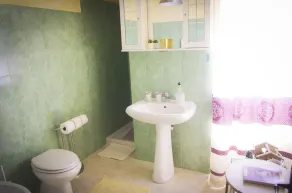 -- DeAjala B&B de Charme by Le Dimore del Borgo -- Antica e affascinante dimora nel cuore di Laconi - Colazione dei Centenari - Degustazioni - Natura Storia Spiritualità e tradizioni della Sardegna interna - Ambienti climatizzati - - Badezimmer