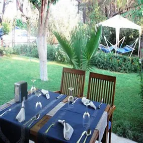 Blue & White Hotel - Restaurant