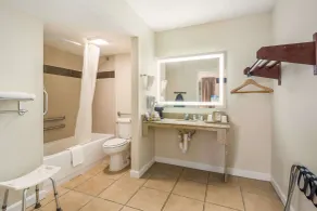 Quality Inn Bradenton - Sarasota North - Salle de bain
