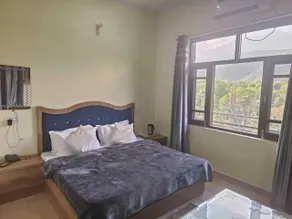 Hotel Shani - Punjabi Rasoi - Room