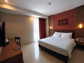 LYNN Hotel Mojokerto - Room