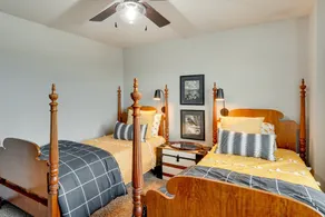 Pet-friendly Deforest Getaway w/ Backyard! - Zimmer