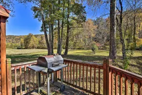 Rural Cabin Hideaway w/ Fire Pit & Mtn Views! - Interiör
