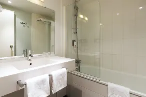 Novotel Birmingham Centre - Bathroom